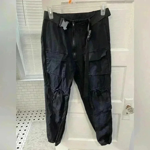 Cargo‎ style pants with pockets and buckle belt size small in black - Picture 1 of 8